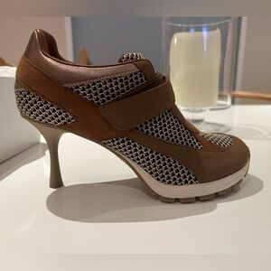 NWOT Sneex The Tepper Hy-Heel Sneaker in Taupe Size 7